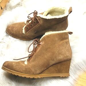 Ellen Tracy Torino Wedge Boot fur trim 7 tan